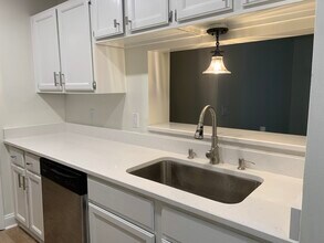 524 Warm Springs Cir in Roswell, GA - Building Photo - Building Photo