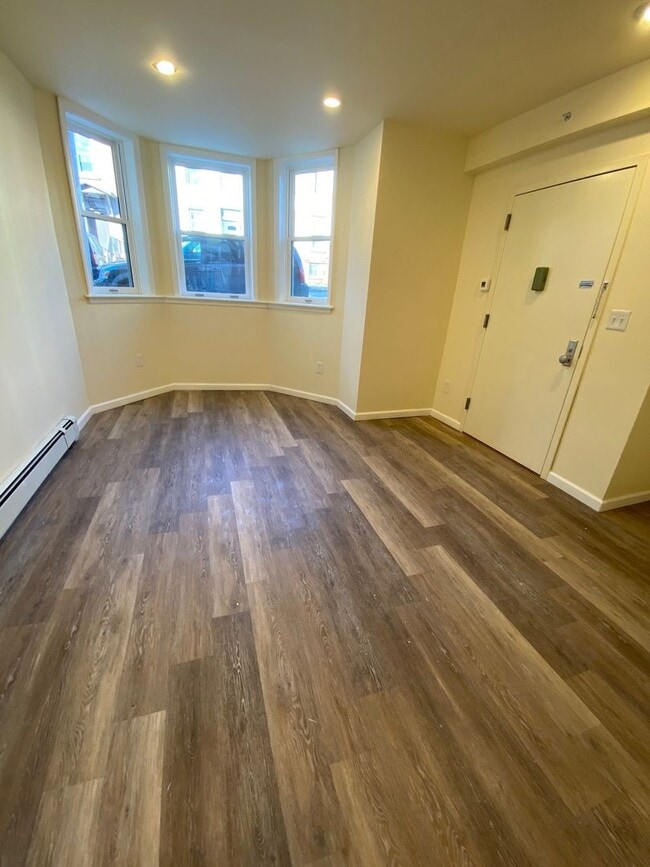 12 S Miller St in Newburgh, NY - Building Photo - Building Photo