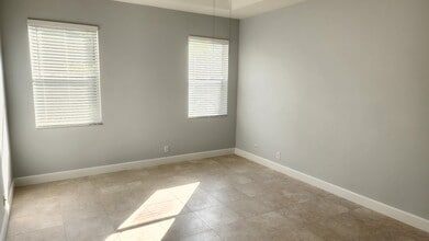 627 SW Byron St in Port St. Lucie, FL - Building Photo - Building Photo