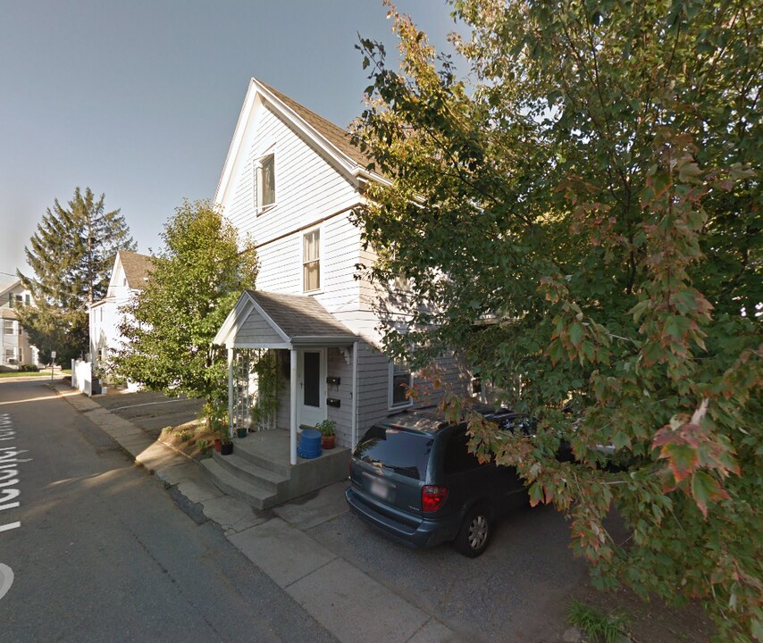 8 Fletcher Ter, Unit 1 in Watertown, MA - Foto de edificio