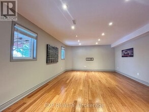 5 Richvalley Crescent in Richmond Hill, ON - Building Photo - Building Photo