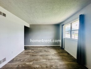 4344 Parallel Pkwy in Kansas City, KS - Building Photo - Building Photo
