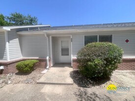 402 Harding Rd in Niceville, FL - Building Photo