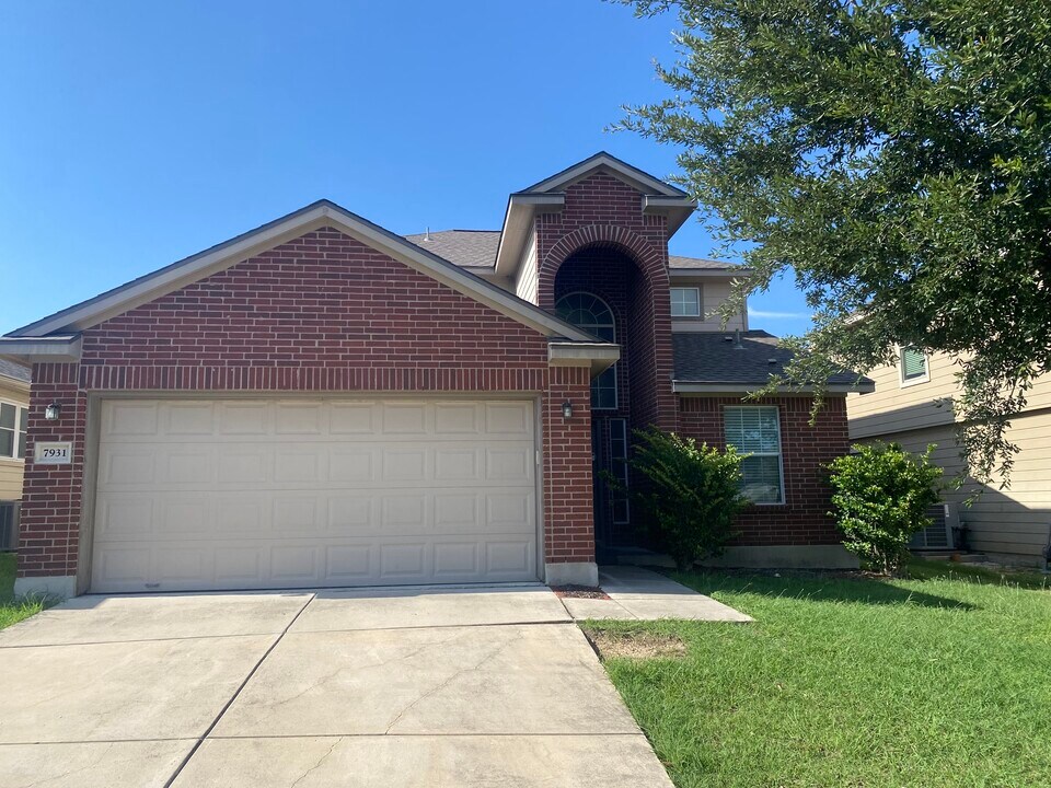 7931 Sterling Mnr in Converse, TX - Building Photo