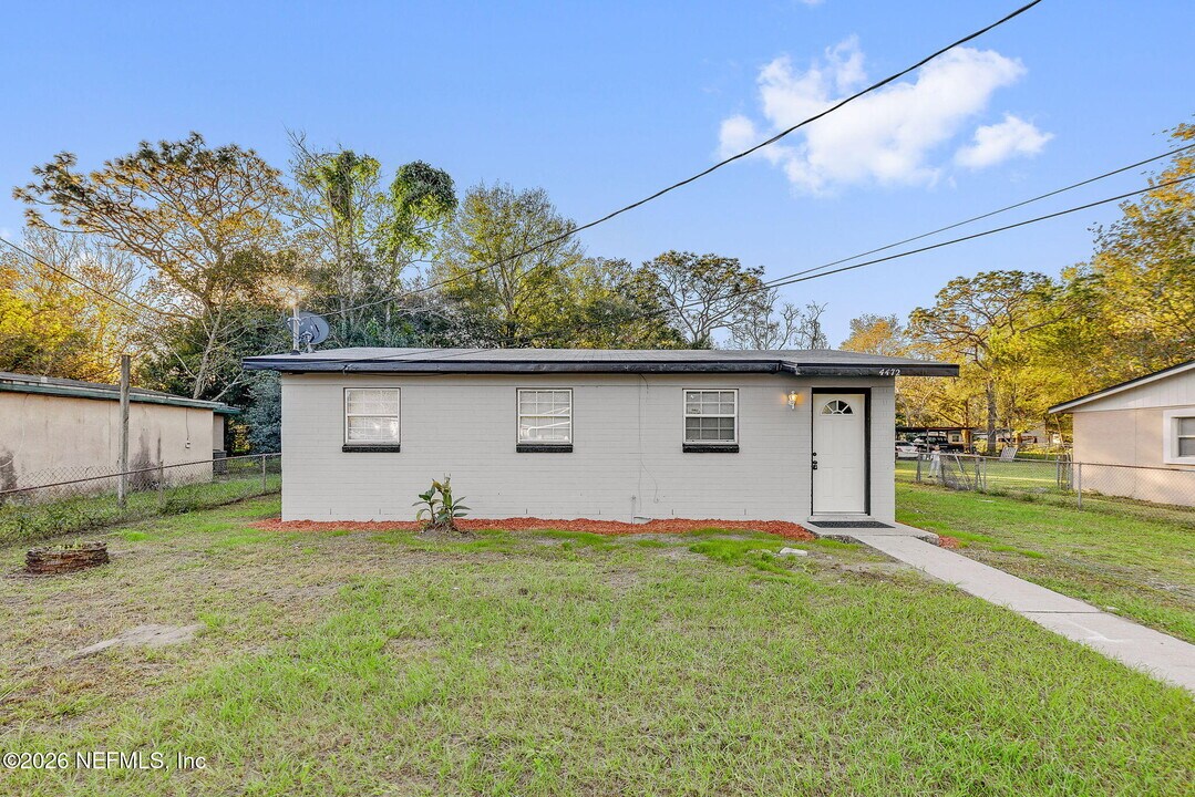 4472 Melvin Cir E in Jacksonville, FL - Building Photo
