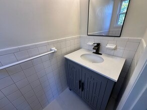 132 Edgehill Rd in Norwood, MA - Foto de edificio - Building Photo