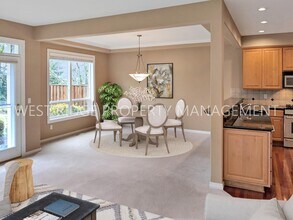 14752 Davis Ln in Lake Oswego, OR - Building Photo - Building Photo