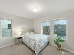 12102 SE 314th Pl in Auburn, WA - Foto de edificio - Building Photo