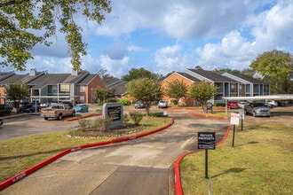 Settlers Cove in Beaumont, TX - Building Photo - Building Photo