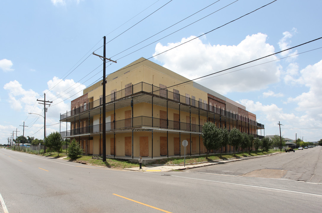 Algiers Riverview Condominiums in New Orleans, LA - Building Photo