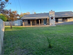 1002 Creekbend Cv in Pflugerville, TX - Building Photo - Building Photo
