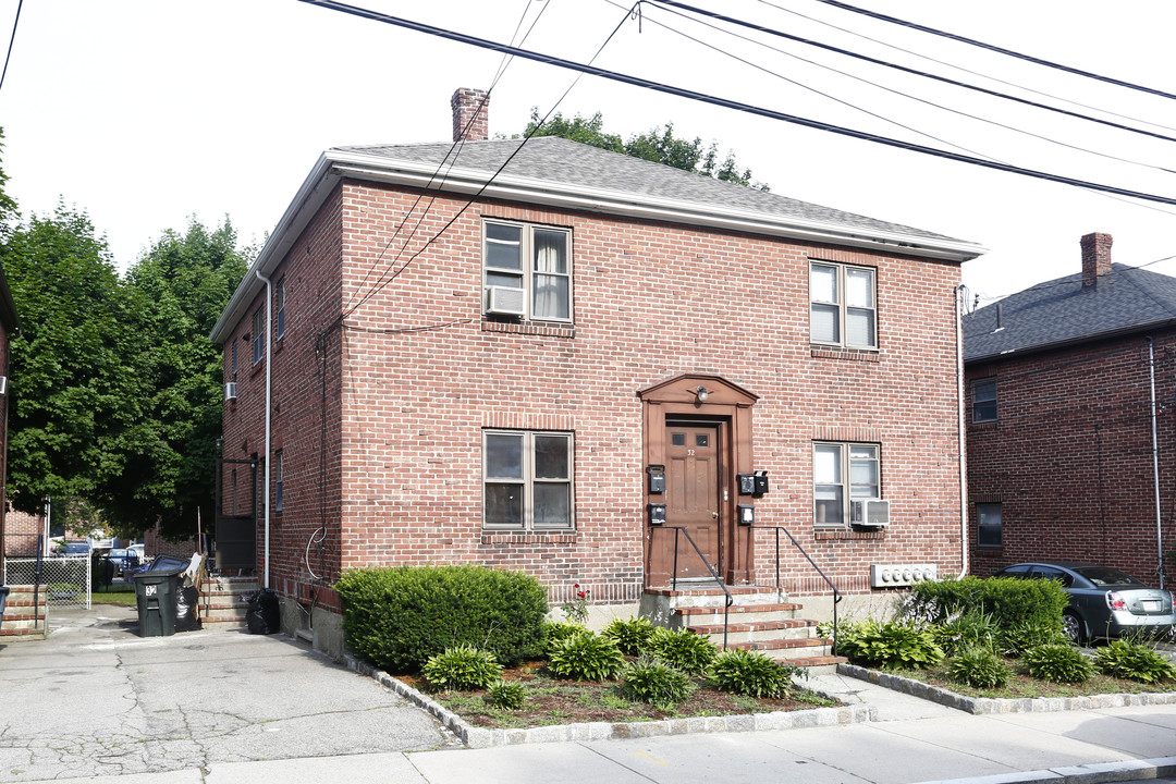 32 Brock St in Brighton, MA - Foto de edificio