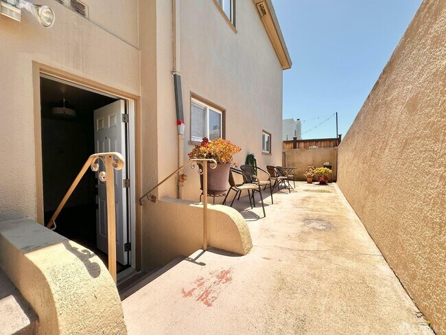 1001 Sloat Blvd in San Francisco, CA - Building Photo - Building Photo