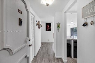 4200 Hillcrest Dr in Hollywood, FL - Building Photo