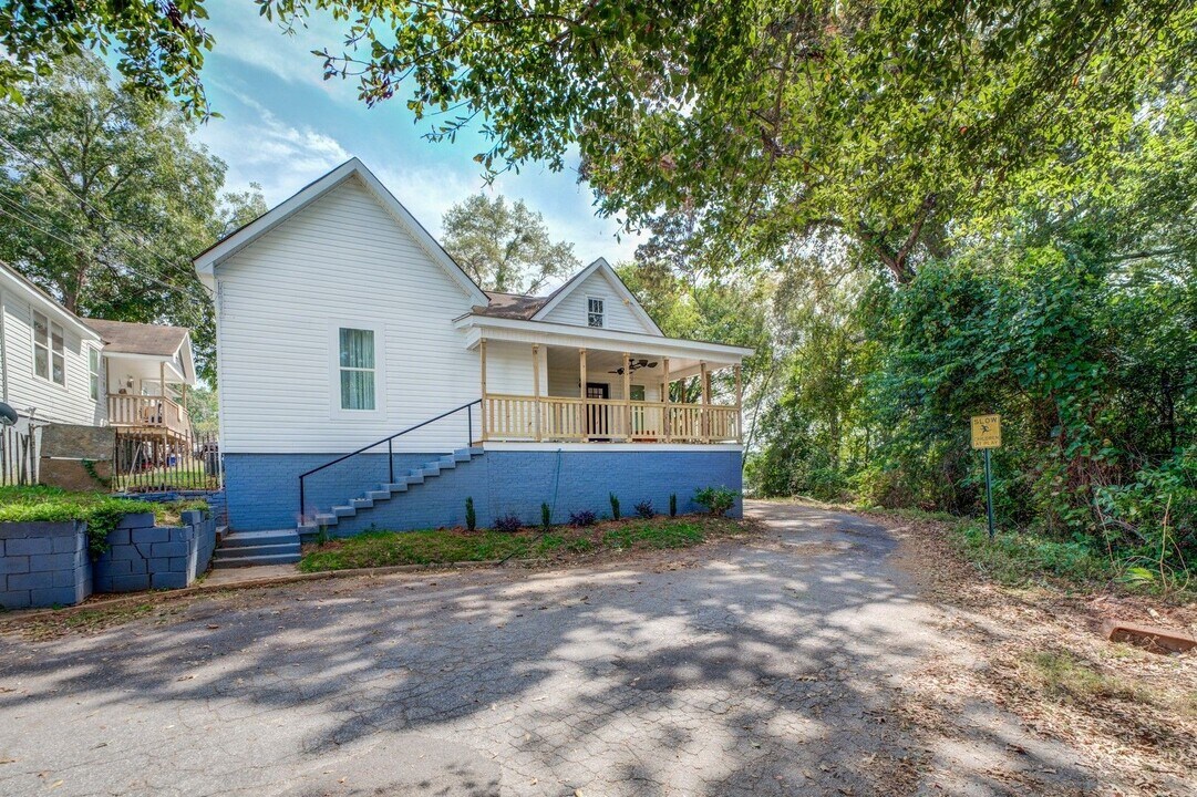 2 Poplar St in Porterdale, GA - Building Photo