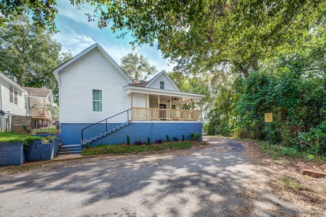 property at 2 Poplar St
