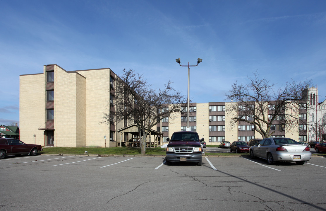 Riverside Apartments in New Castle, PA - Building Photo