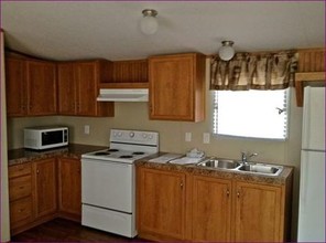632 N Baylor in Cotulla, TX - Foto de edificio - Other