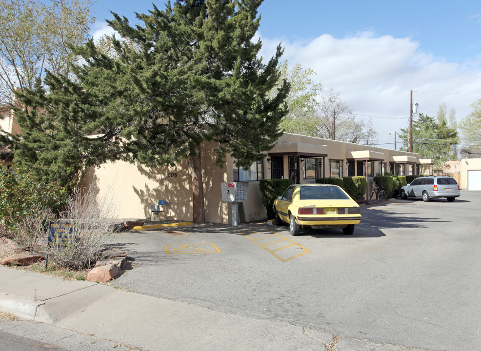 205 Monroe St NE in Albuquerque, NM - Building Photo