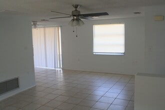 9425 Rainbow Ln in Port Richey, FL - Building Photo - Building Photo