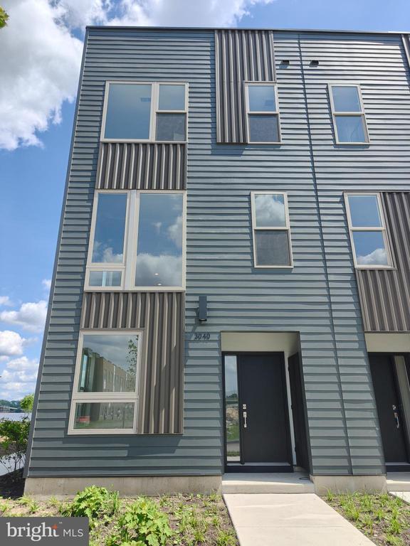 property at 3040 Northbank Pl