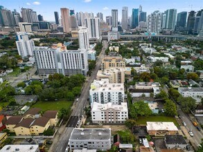 650 SW 1st St, Unit 406 in Miami, FL - Building Photo - Building Photo