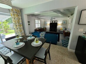 2741 NE 16th Ave in Wilton Manors, FL - Foto de edificio - Building Photo