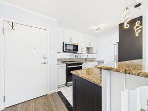 3100 E Cherry Creek S Dr in Denver, CO - Building Photo - Building Photo