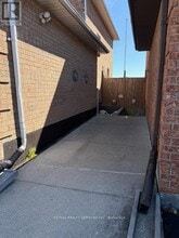 8 Evalene Ct in Brampton, ON - Building Photo - Building Photo