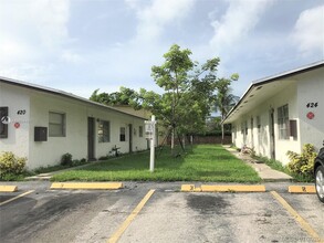 420 SW 1st Ct-Unit -1-3 in Pompano Beach, FL - Foto de edificio - Building Photo