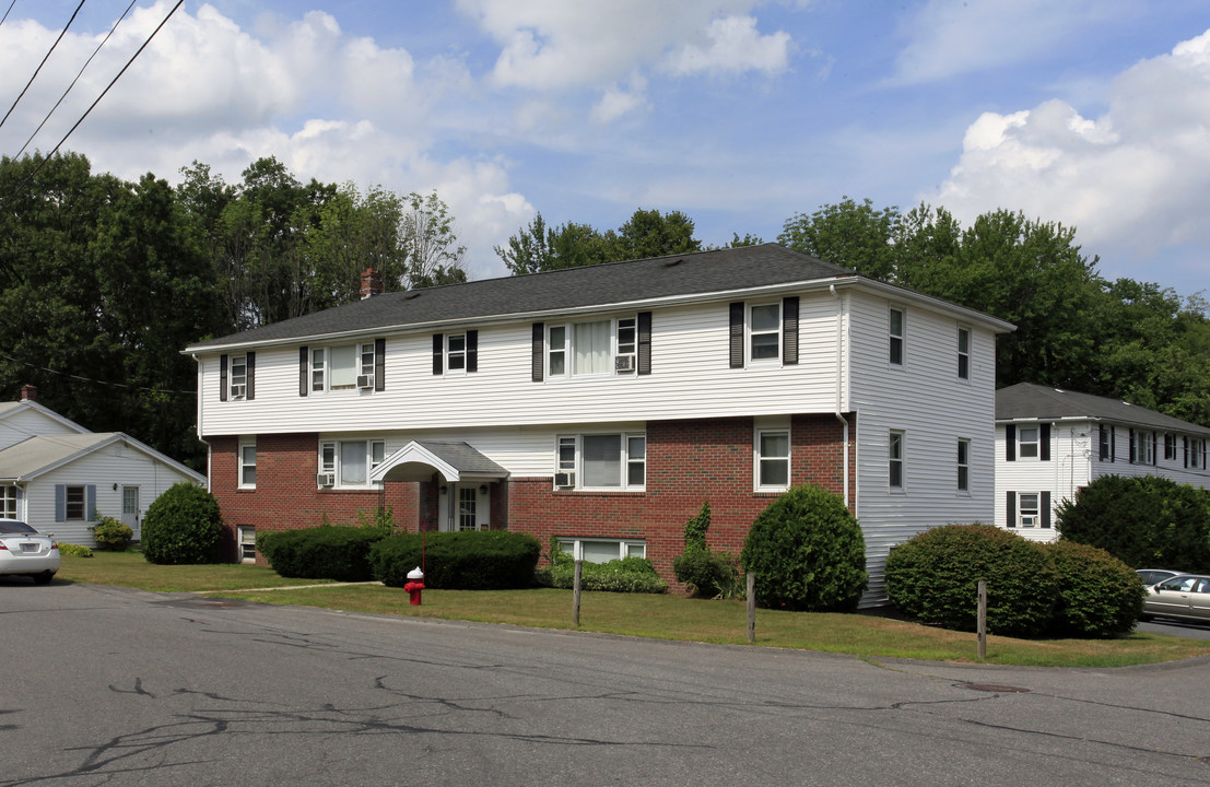 15 Kellett Dr in Milford, MA - Foto de edificio