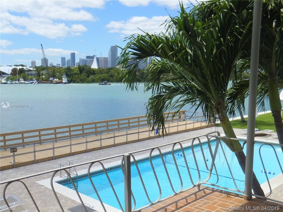 1130 Venetian Way-Unit -# 2FB in Miami Beach, FL - Foto de edificio