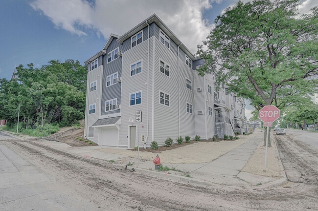 Park Hill Family in Milwaukee, WI - Foto de edificio - Building Photo