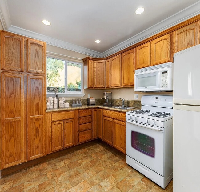 747 Old Canyon Rd in Fremont, CA - Building Photo - Building Photo