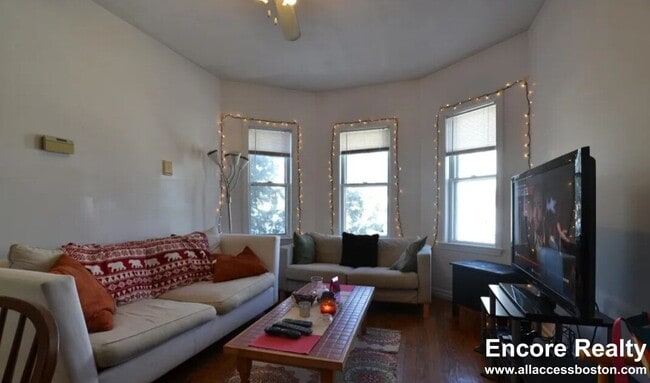 26 Haskell St, Unit 1 in Boston, MA - Building Photo - Building Photo