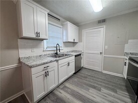 452 Lexington Dr in Lawrenceville, GA - Building Photo