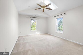 2542 Logan Wood Dr in Herndon, VA - Building Photo - Building Photo