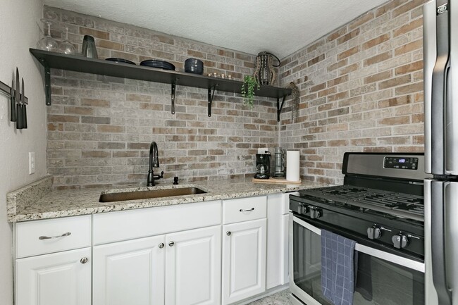 1541 Charles Ave in St. Paul, MN - Foto de edificio - Building Photo