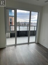 705 Davis Dr in Newmarket, ON - Building Photo - Building Photo