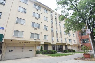 520 W Aldine Ave, Unit 703 in Chicago, IL - Building Photo