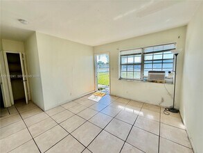 1041 NW 7th Ct in Hallandale Beach, FL - Building Photo - Building Photo