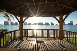 18100 N Bay Rd, Unit 504 in Sunny Isles Beach, FL - Building Photo