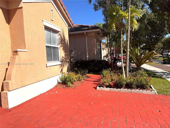 3725 NE 23rd Ct in Homestead, FL - Building Photo - Building Photo