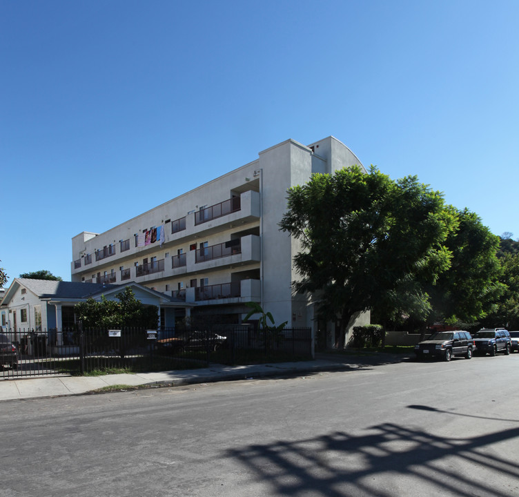 Avenida Terrace in Los Angeles, CA - Foto de edificio