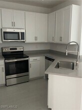 7646 Rockefeller Dr in Naples, FL - Building Photo - Building Photo