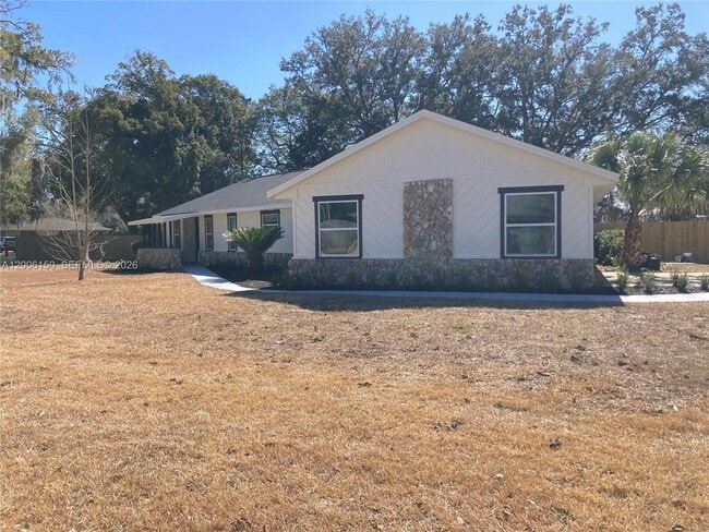 2020 NE 11th Pl