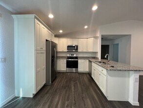 190 Fisher Way in Ocklawaha, FL - Building Photo - Building Photo