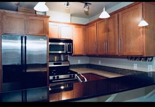 410 NE 70th St, Unit #504 in Seattle, WA - Building Photo - Building Photo