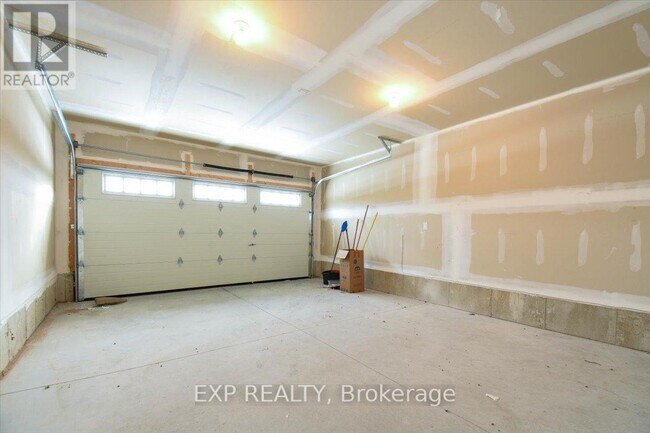 80 Hillcroft Wy in Kawartha Lakes, ON - Building Photo - Building Photo