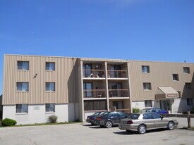 9 Mandalay Drive in Winnipeg, MB - Building Photo